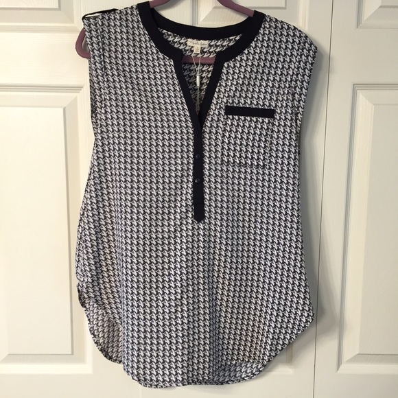 Antila femme sleeveless flowy shirt