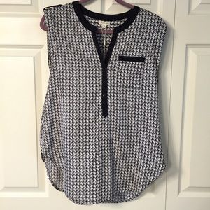 Antila femme sleeveless flowy shirt