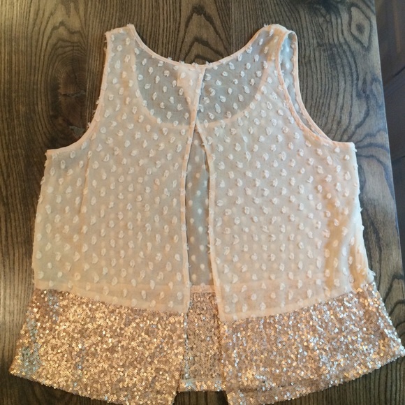 Open back, blush pink sleeveless blouse - Picture 2 of 3