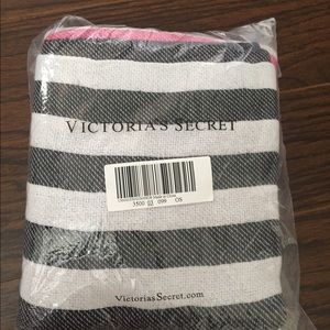 Victoria's Secret Bedding - Victoria's Secret Striped Beach Blanket Victoria's Secret Bedding - Victoria's Secret Striped Beach Blanket