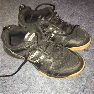 Black volleyball shoes
