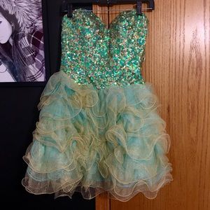 Jovani homecoming dress SIZE: 4