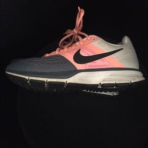 Nikezoom tennis shoes