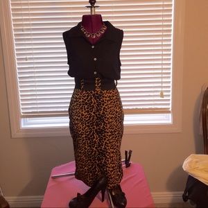 High waisted leopard print belted wiggle skirt.