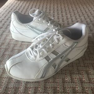 Girls cheerleading shoes