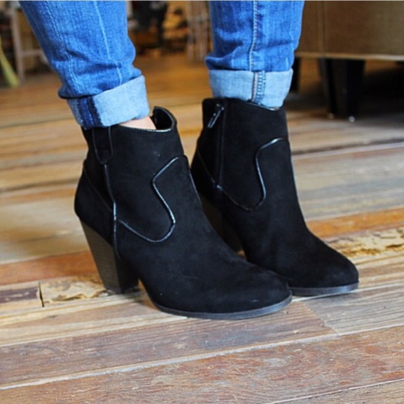 🚫SOLD OUT 🚫Black suede bootie - Picture 2 of 4