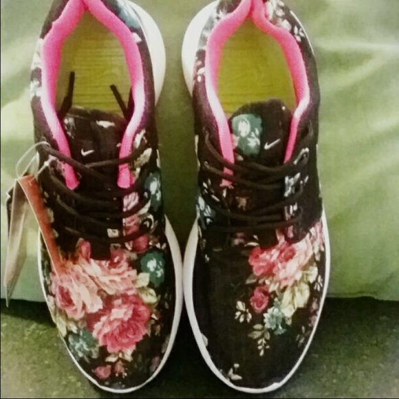 Nike Roshe Floral Running Shoes