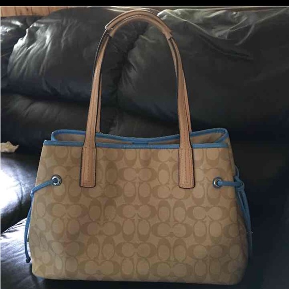 ❌❌SOLD❌❌Authentic coach purse - Picture 3 of 4
