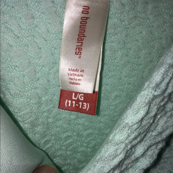 No boundaries top - Picture 2 of 4