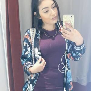 Meet your Posher, Dennise