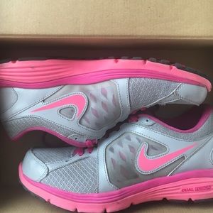 Nike tennis shoes