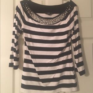 Black and white stripe top