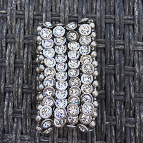 Fun jeweled stretch bracelet in silver