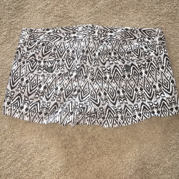 American Eagle black & white tribal shorts - Picture 2 of 3