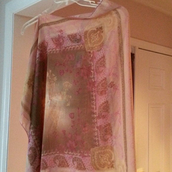 💓PRICE REDUCED💓 NWOT-Scarf Coverlet top 'OS'