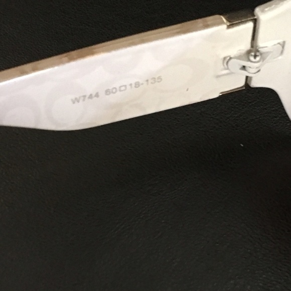 ❌SOLD❌Authentic coach sunglasses❌❌ - Picture 2 of 3