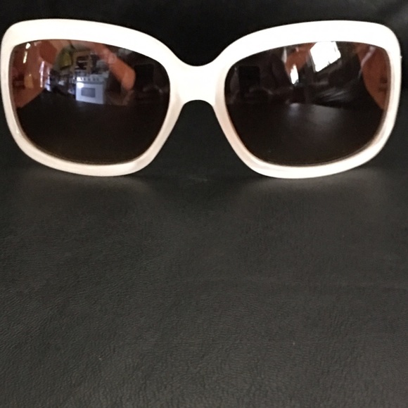 ❌SOLD❌Authentic coach sunglasses❌❌ - Picture 3 of 3