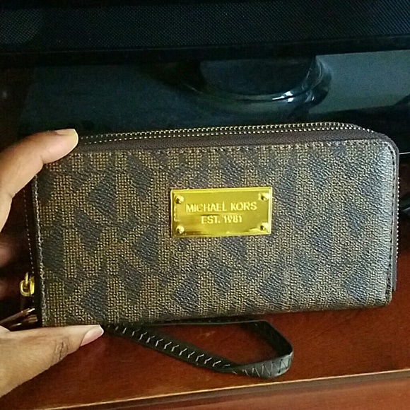 Accessories - Brown wallet/ Never used. Not authentic