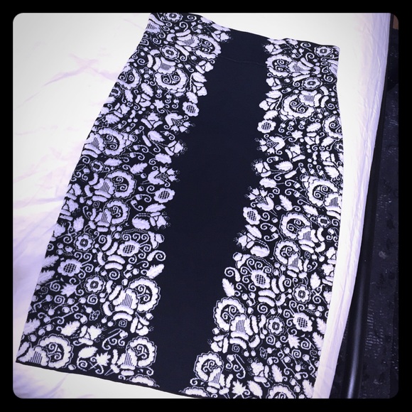 Beautiful, never worn, BCBGMaxazria midi skirt! - Picture 1 of 3