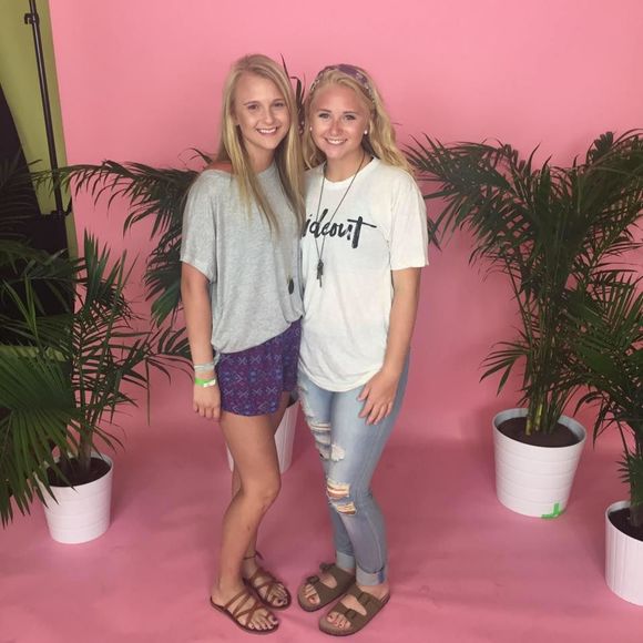 Meet your Posher, Lauren - Picture 1 of 1