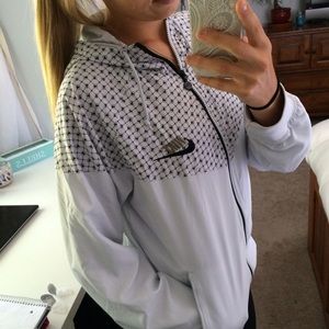 (Offers) Nike windbreaker