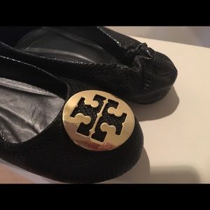 Tory Burch black Python look flats size 8