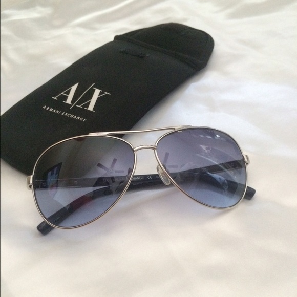 Women's Aviator sunglasses