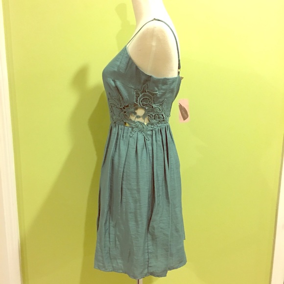Forever 21 turquoise embroidered side cut dress S