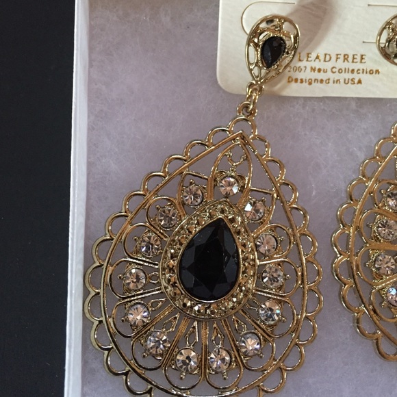 NWT Earrings - Picture 2 of 4