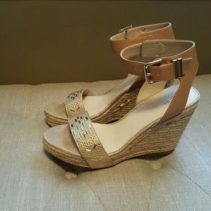 Bar lll wedge shoe