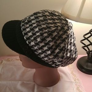 Hat (black&white checkered)