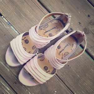 Bare Traps sandals