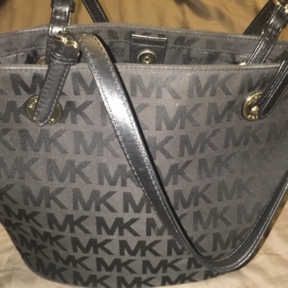 💯 Authentic Michael Kors tote