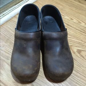 🔅Price drop! 🔅Brown danskos. Worn once or twice.