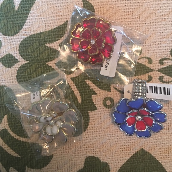 Set of three stretch rings.