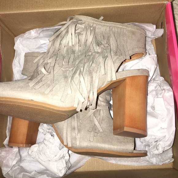 Gray suede heels - Picture 2 of 2