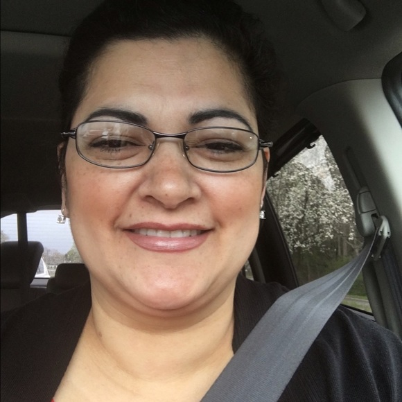 Meet your Posher, Estela