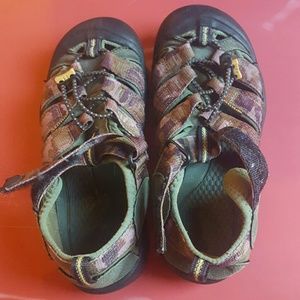 Boys size 3 Camo Keens