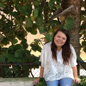 Meet your Posher, Emili