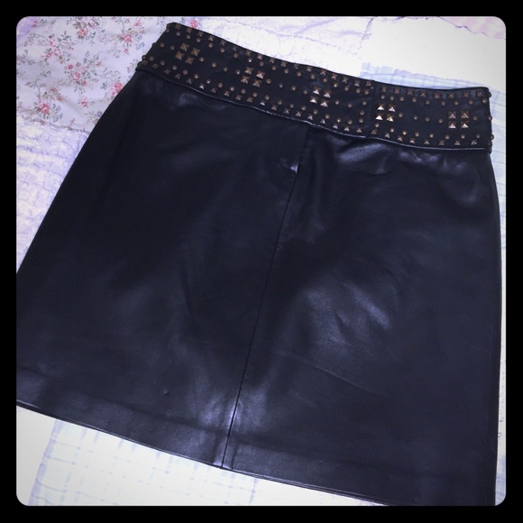 CACHE leather mini /high waisted skirt!! Size2