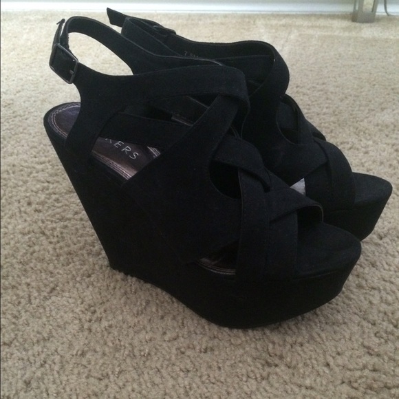 Black wedges