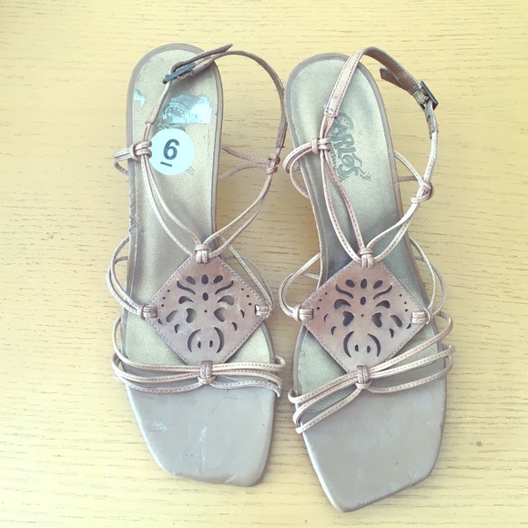 Heels - Picture 1 of 4