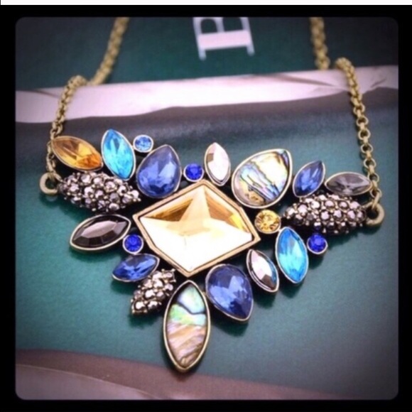 Beautiful blue pendant necklace 💙