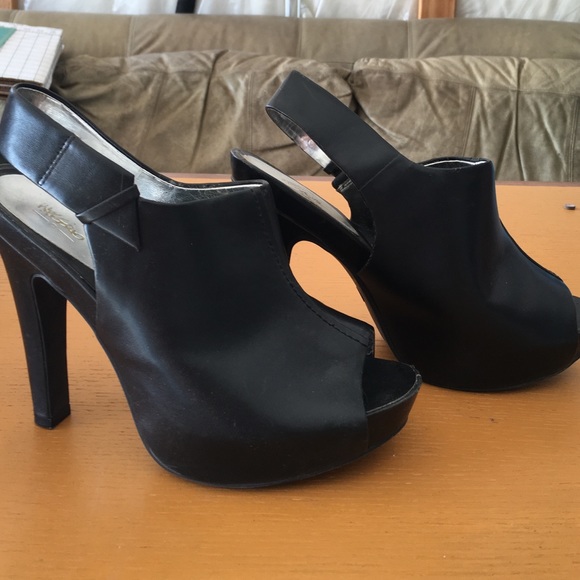 Heels - Picture 3 of 4