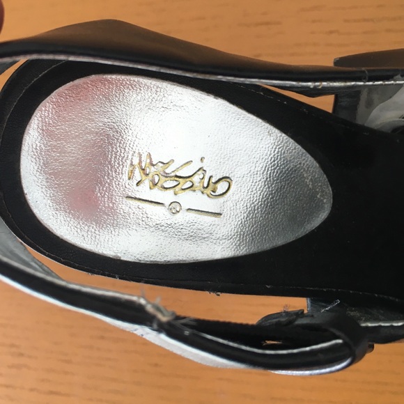 Heels - Picture 4 of 4