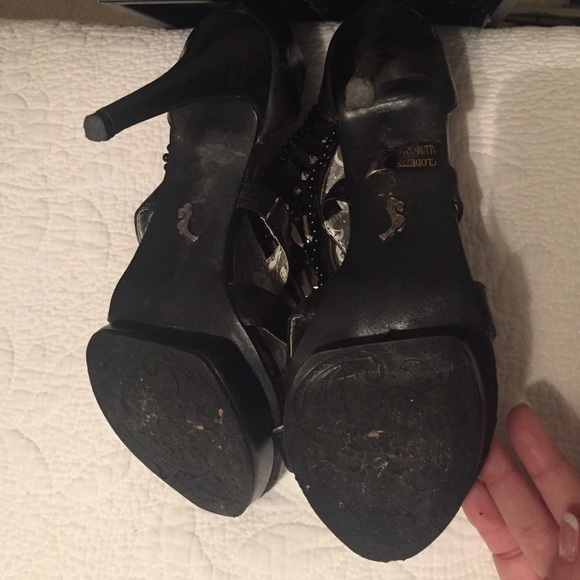 Heels - Picture 3 of 4