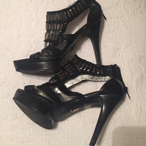 Heels - Picture 4 of 4