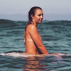 Meet your Posher, Larissa