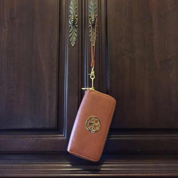 Tory Burch Wristlet Look-a-like