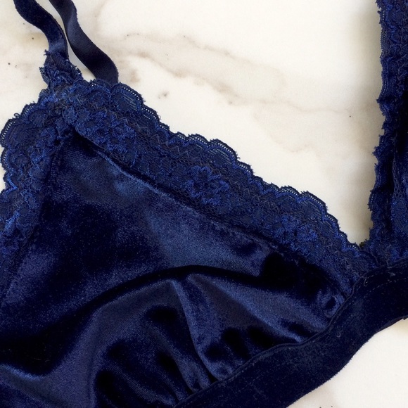 Midnight blue velveteen bralette - Picture 2 of 5